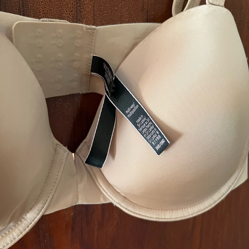 Victoria’s Secret bra, last chance, going to Goodwill - Picture 2 of 3